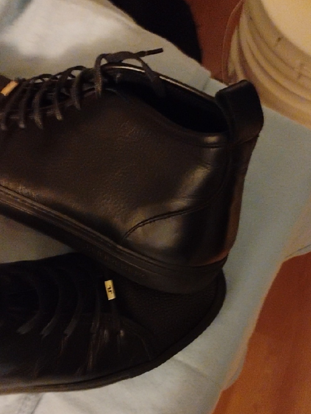 Men's Black Leather Low-Top Lace-Up Sneakers